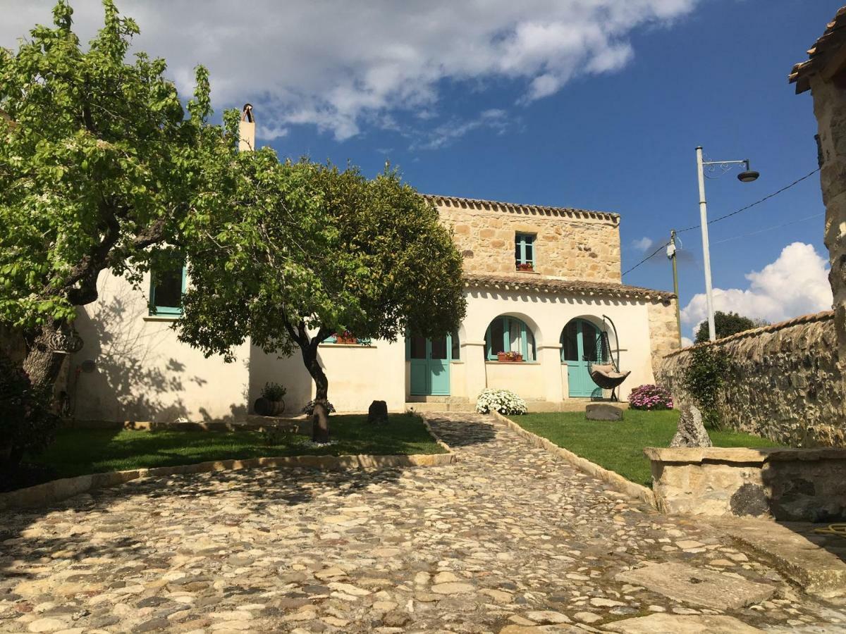 B&B Su Strintu Tuili ภายนอก รูปภาพ